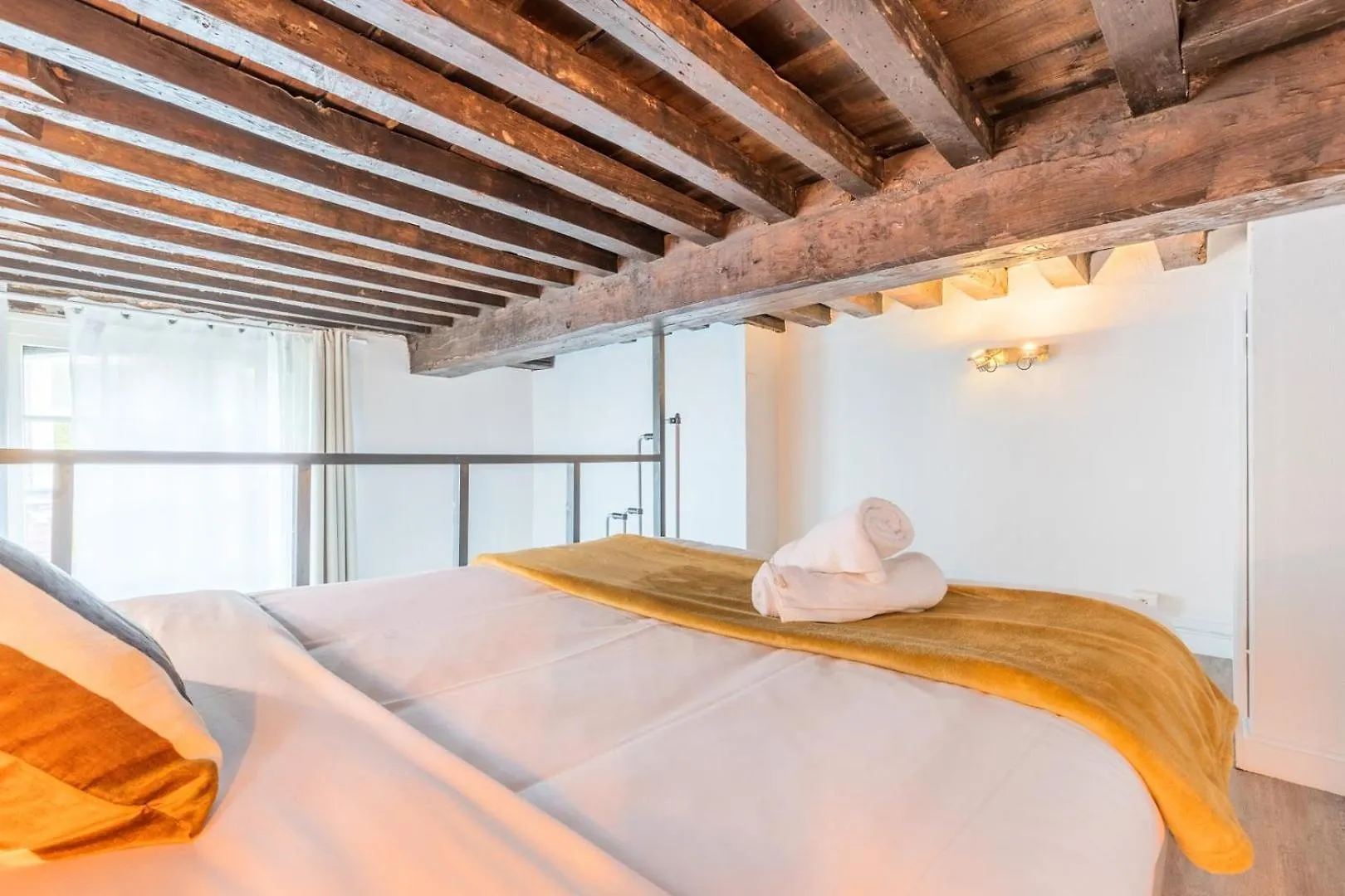 kontakty Atypical Triplex Near Grand Place With Terrace